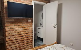Soba Tete Tile - Hisa Ob Gozdu